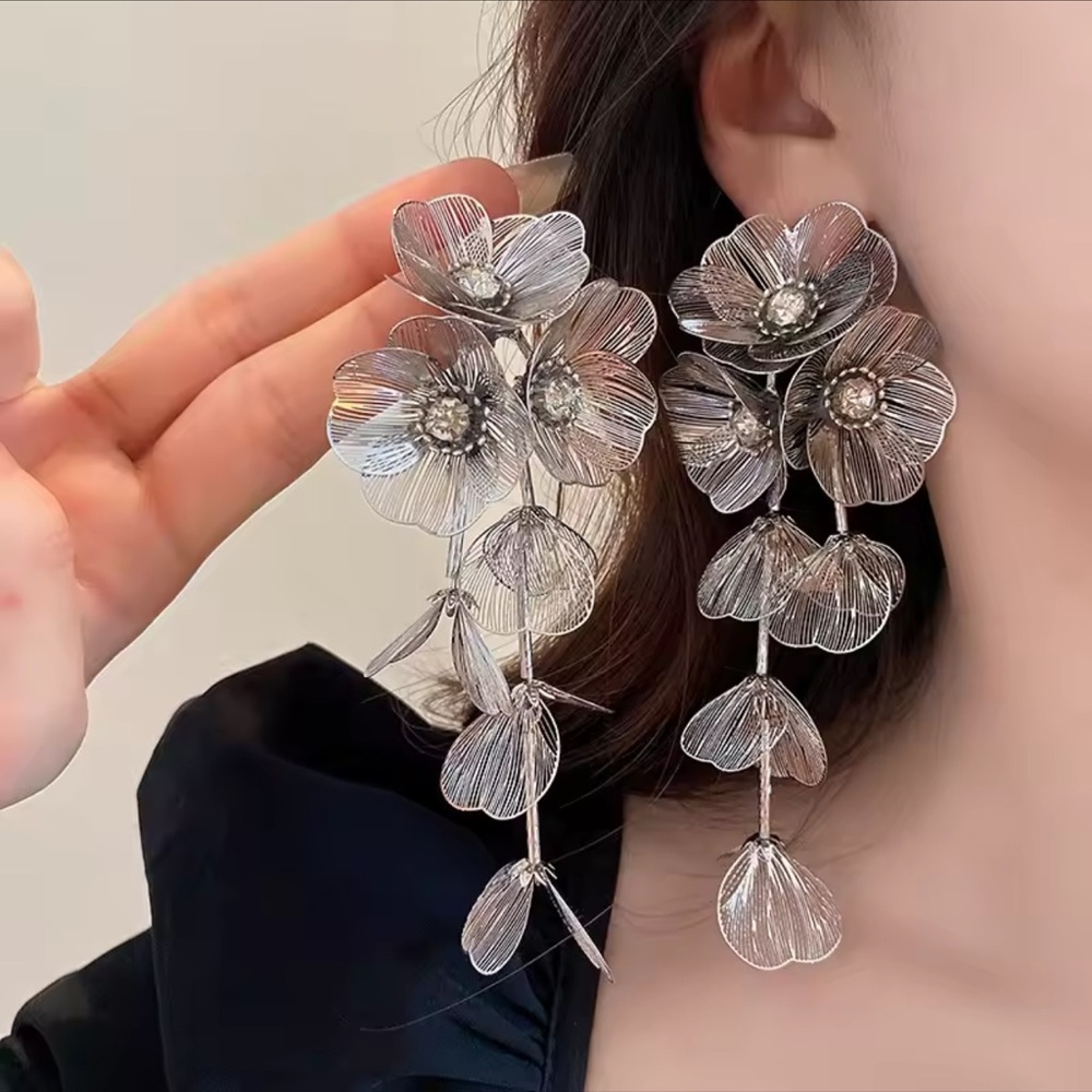 Zara Famous Kate Middleton Floral Statement Earrings